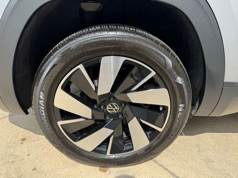 Used 2024 Volkswagen Atlas Cross Sport SE AWD/4WD image 7