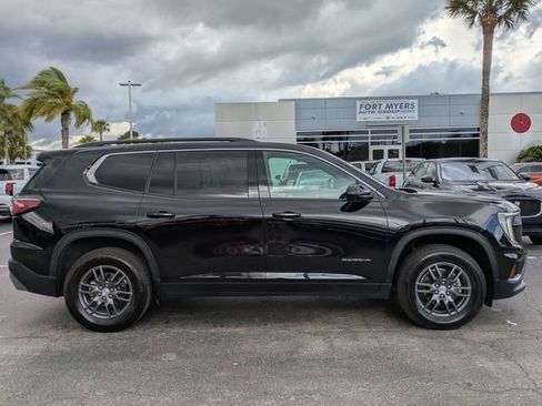 Used 2025 GMC Acadia Elevation FWD image 3