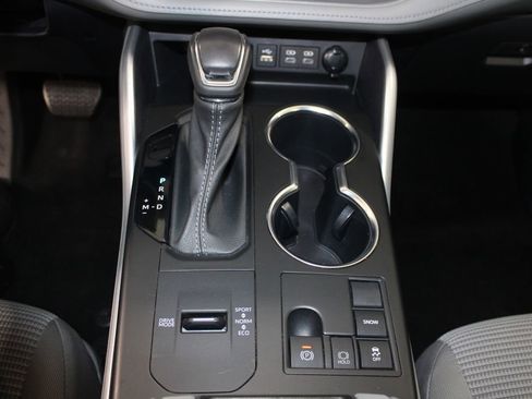 Used 2023 Toyota Highlander LE image 43