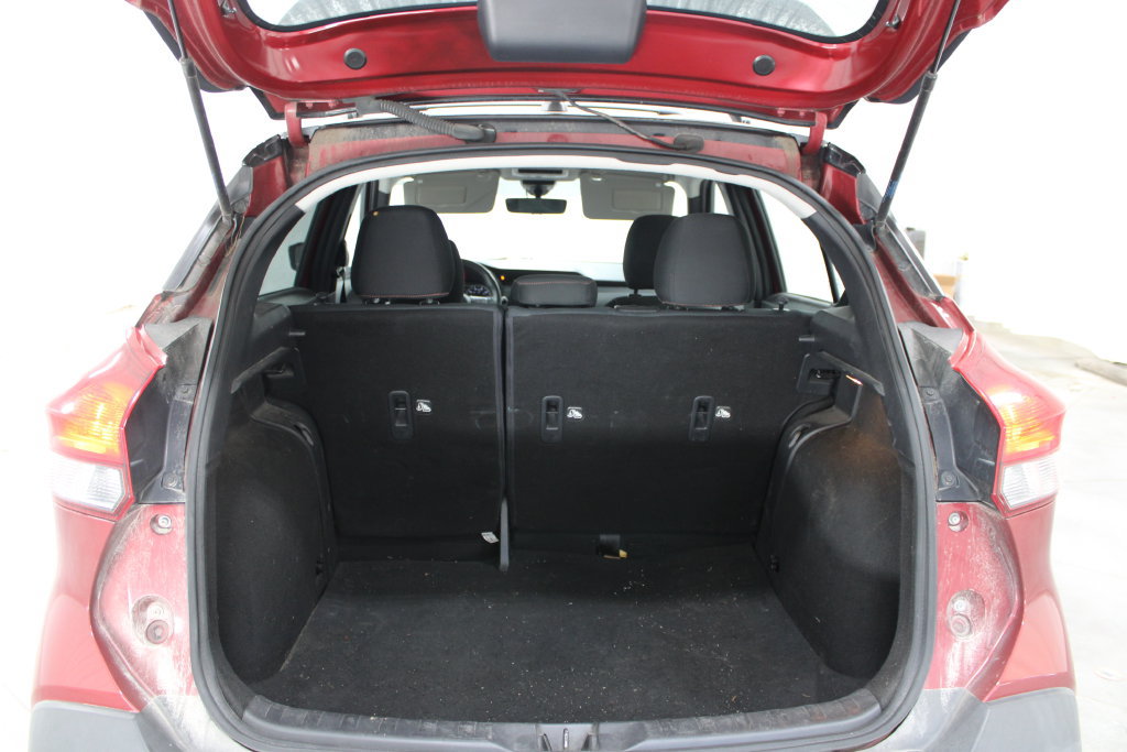 Used 2020 Nissan Kicks SR w/ Exterior Package FWD image 21