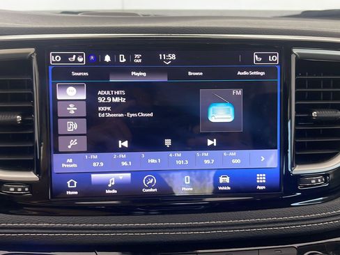 Used 2023 Chrysler Pacifica Touring-L FWD image 19
