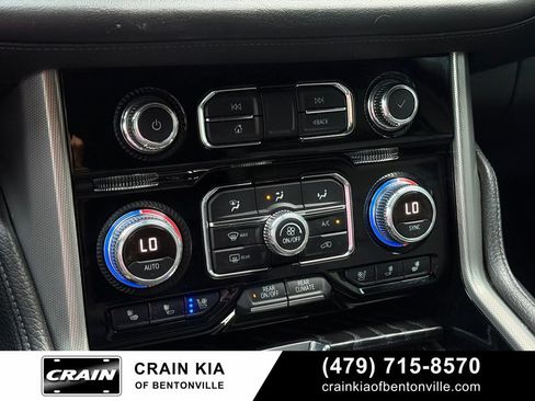 Used 2021 GMC Yukon Denali w/ Denali Premium Package AWD/4WD image 17