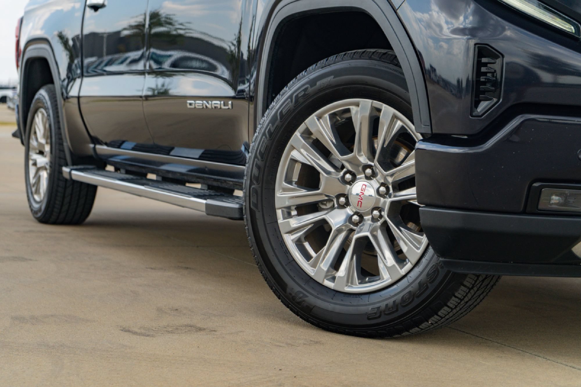 Used 2022 GMC Sierra 1500 Denali AWD/4WD image 2