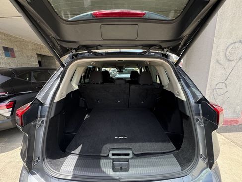 Used 2025 Nissan Rogue SV FWD image 33