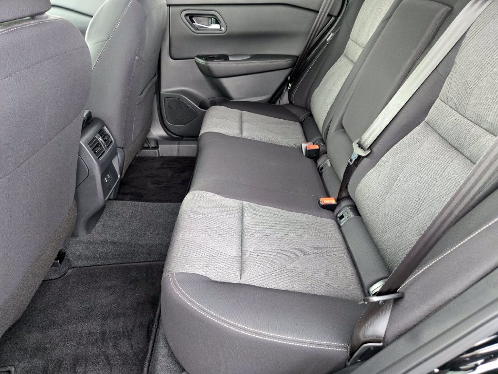 Certified 2026 Nissan Rogue SV FWD image 13