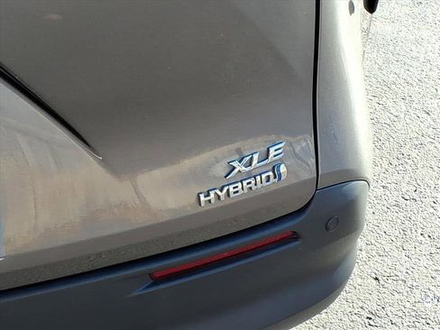 Certified 2024 Toyota Sienna XLE image 30