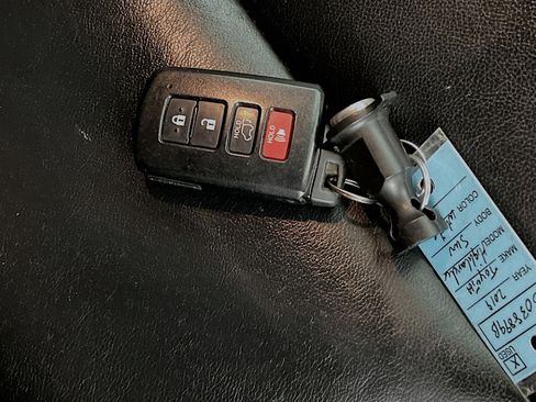 Used 2019 Toyota Highlander SE image 36