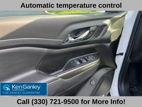 Used 2023 GMC Acadia SLT w/ Preferred Package AWD/4WD image 25