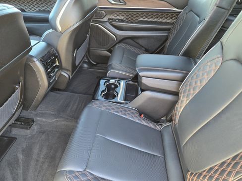 Used 2024 Jeep Grand Cherokee L Summit w/ High Altitude Package image 30