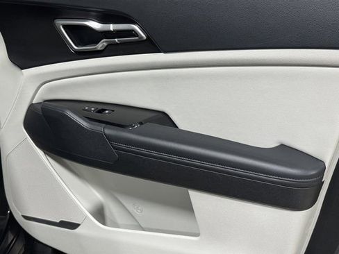 Used 2024 Kia Sportage EX image 8