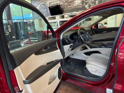 Used 2019 Lincoln Nautilus Reserve AWD/4WD image 17
