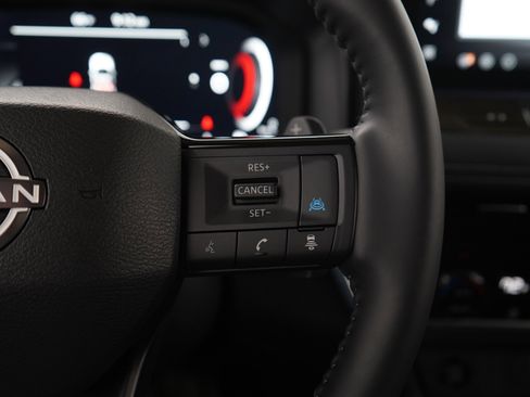 Used 2025 Nissan Rogue SL image 29