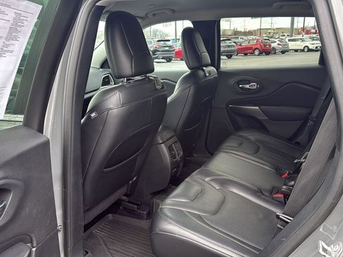 Used 2020 Jeep Cherokee Latitude Lux w/ Comfort/Convenience Group image 20