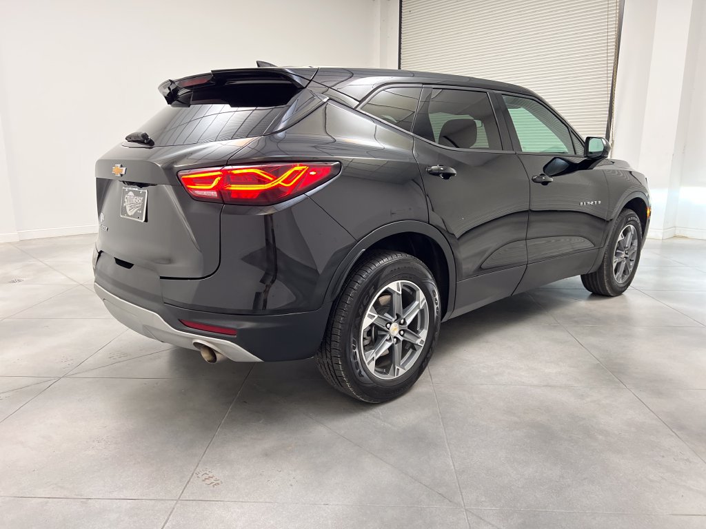 Used 2025 Chevrolet Blazer LT FWD image 9