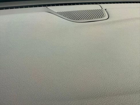 Certified 2025 Chrysler Pacifica Limited image 12