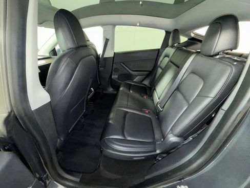 Used 2021 Tesla Model Y Long Range AWD/4WD image 25
