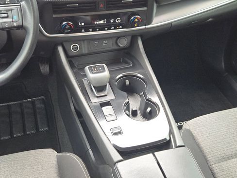Used 2023 Nissan Rogue SV FWD image 18