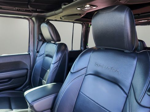 Used 2020 Jeep Wrangler Unlimited Sahara image 10