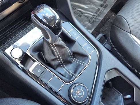 New 2026 Volkswagen Taos SEL image 17