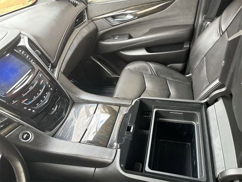 Used 2020 Cadillac Escalade Platinum image 24