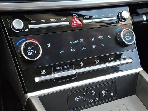 Certified 2025 Hyundai Santa Fe SEL image 15