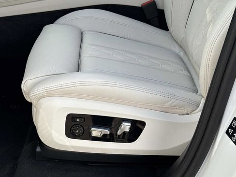 New 2026 BMW X7 M60i image 21