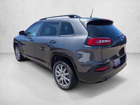 Used 2018 Jeep Cherokee Latitude FWD image 8