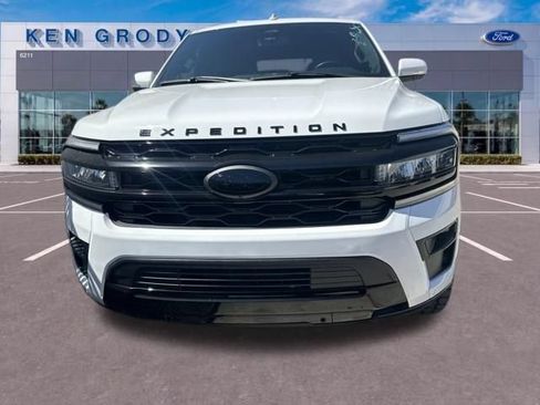 Used 2024 Ford Expedition Limited AWD/4WD image 3