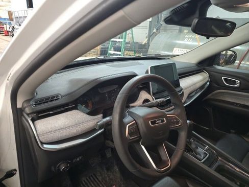 Used 2022 Jeep Compass Latitude image 11