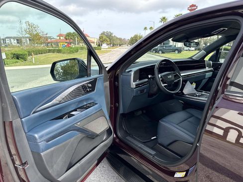 Used 2025 Cadillac Escalade IQ Luxury 2 w/ LPO, Premium Carpet Package image 19