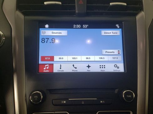 Used 2017 Ford Fusion SE w/ Fusion SE Technology Package image 22