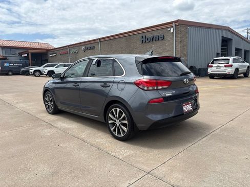 Used 2018 Hyundai Elantra GT FWD image 4