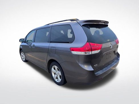 Used 2012 Toyota Sienna LE image 4