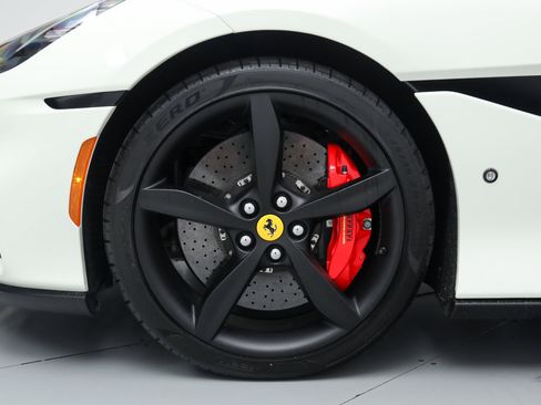 Certified 2022 Ferrari Portofino M RWD image 40