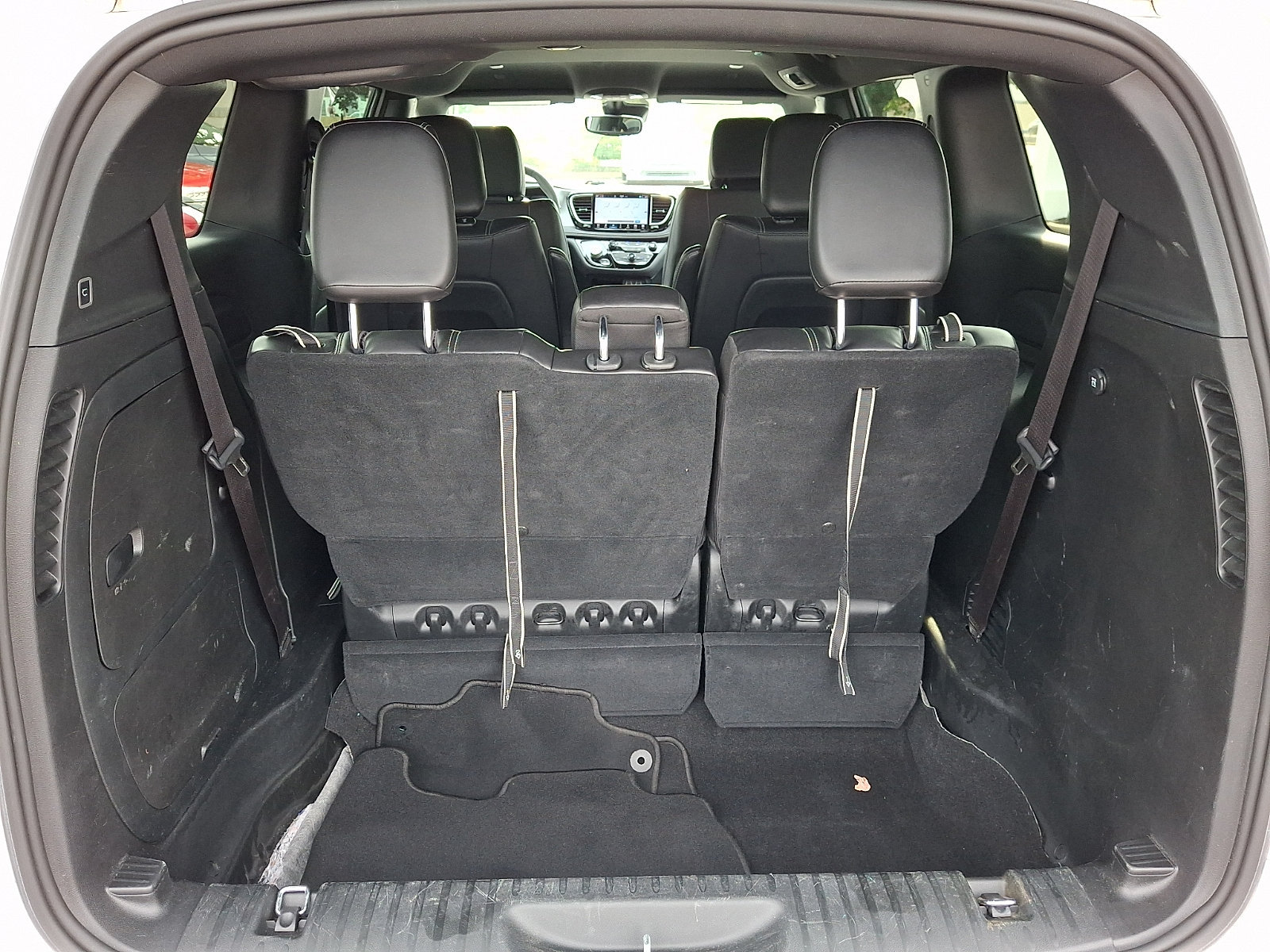 Used 2024 Chrysler Pacifica Limited FWD image 30