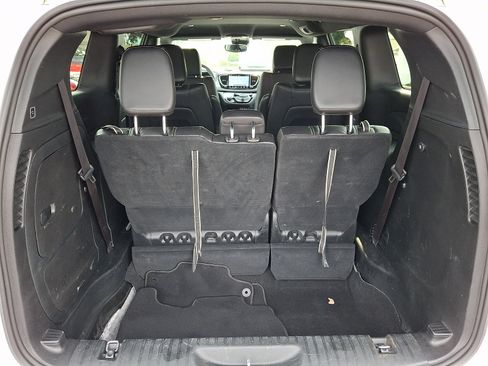 Used 2024 Chrysler Pacifica Limited FWD image 30