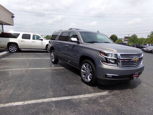 Used 2019 Chevrolet Suburban Premier w/ Premier Plus Edition AWD/4WD image 4