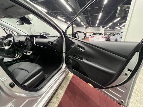 Used 2017 Toyota Prius Four image 39