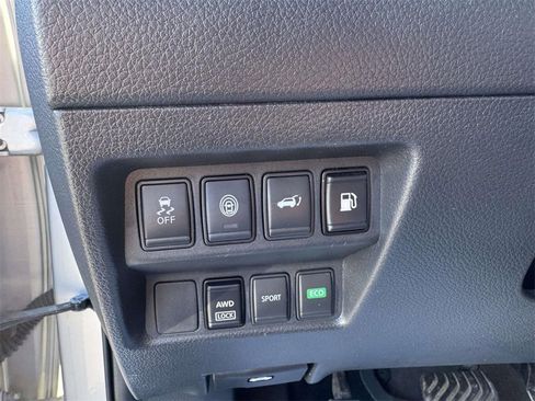 Used 2020 Nissan Rogue SV image 17