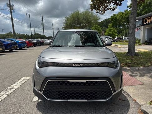Used 2025 Kia Soul LX w/ LX Technology Package FWD image 3