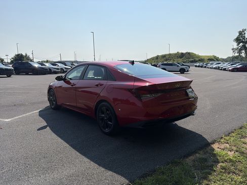 Used 2021 Hyundai Elantra SEL w/ Convenience Package FWD image 7