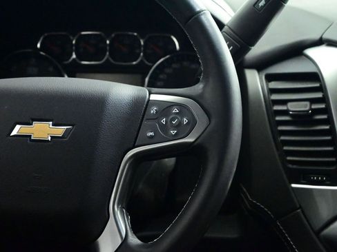 Used 2020 Chevrolet Suburban LT image 9