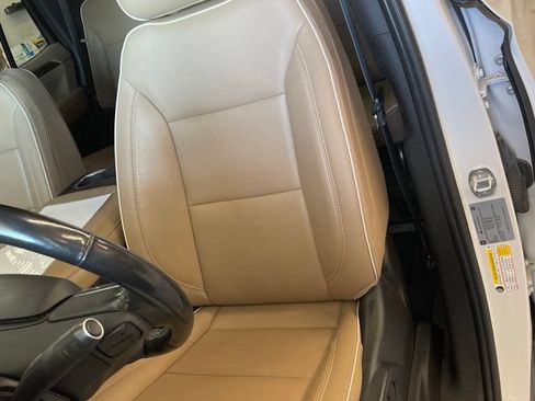 Used 2021 Chevrolet Tahoe Premier w/ Premium Package AWD/4WD image 11