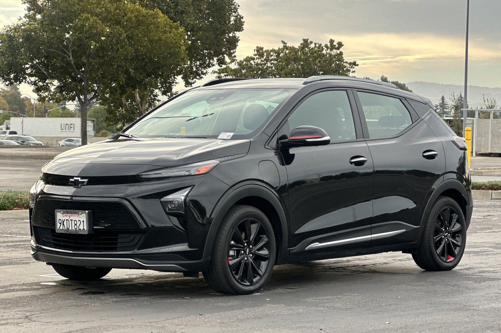 Used 2023 Chevrolet Bolt EUV Premier w/ Redline Edition FWD image 8