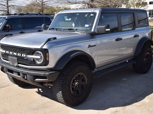 Used 2022 Ford Bronco Wildtrak image 2