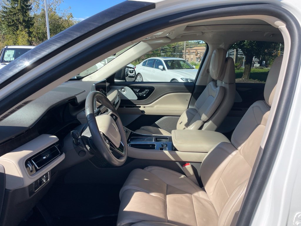 Used 2023 Lincoln Aviator Reserve w/ Equipment Group 201A AWD/4WD image 5