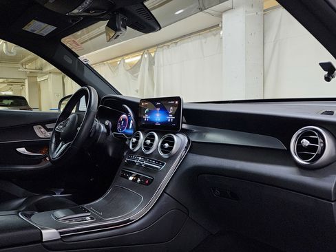 Used 2021 Mercedes-Benz GLC 300 4MATIC image 21