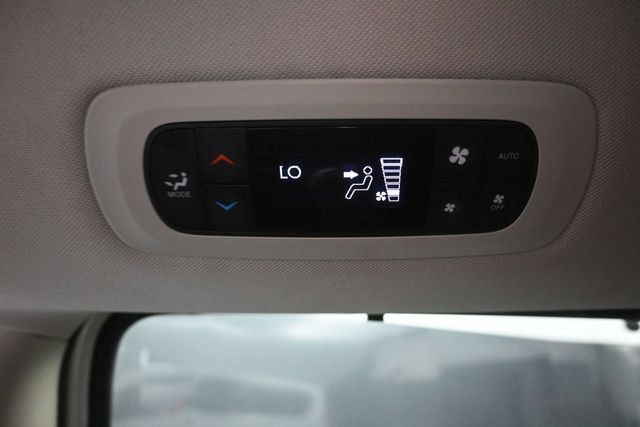 Used 2024 Chrysler Pacifica Touring-L FWD image 29