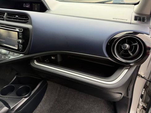 Used 2017 Toyota Prius C Two FWD image 16