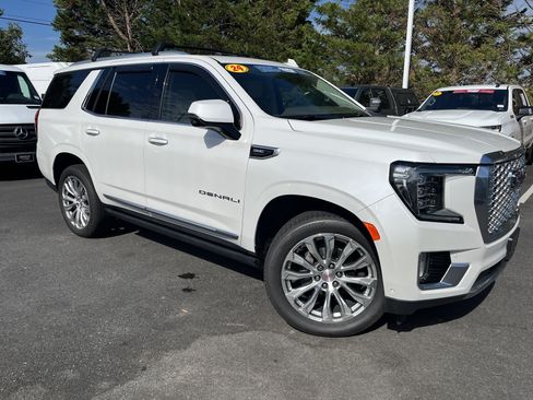 Used 2024 GMC Yukon Denali w/ Advanced Technology Package AWD/4WD image 2